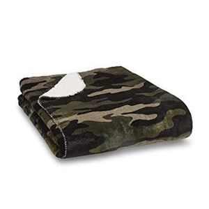 NEW VS PINK SHERPA CAMO BLANKET